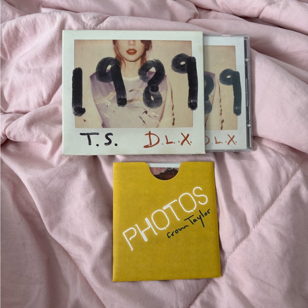 Original Taylor Swift 1989 Deluxe Album with Polaroids #1-13